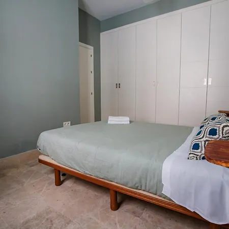 Hn Arrayan * Севилья